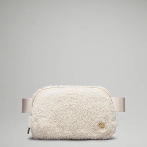 Lululemon Athletica Everywhere Belt Bag Cream Sherpa